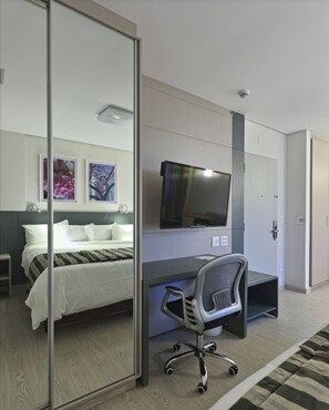 1 slaapkamer, een strijkplank/strijkijzer, wifi, beddengoed