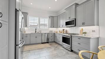 Microonde, forno, piano cottura, lavastoviglie