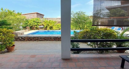 Cozy 1-bedroom apartment in welcoming El Yaque with AC