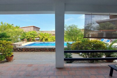 Cozy 1-bedroom apartment in welcoming El Yaque with AC
