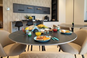 包含每日全套早餐