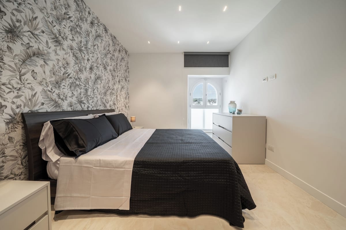 Penthouse Signature, vue mer | Coffres-forts dans les chambres, rideaux occultants, Wi-Fi gratuit