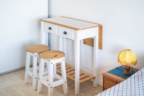1 habitación, escritorio, wifi y ropa de cama 