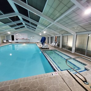 Pool - Charming 3-bedroom condo private beach access, 2 pools with fitness room and AC (Atlantic Beach)