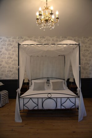 Luxury Double Room, Courtyard View