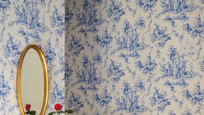A room with floral wallpaper, a mirror, a vase with a red rose, a table with muffins and a glass of orange juice, and a bed with a blue blanket. - Château de la Rochetière (Marcilloles)