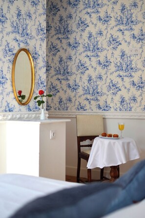 Deluxe Quadruple Room, 2 Queen Beds, Non Smoking, Pool View