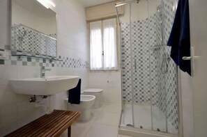 Douche, bidet