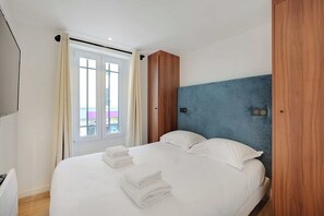 Apartment | 1 bedroom, laptop workspace, iron/ironing board, bed sheets