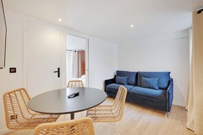 Apartment | Dining