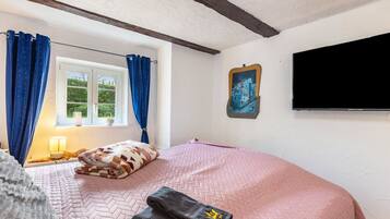 1 bedroom, WiFi, bed sheets