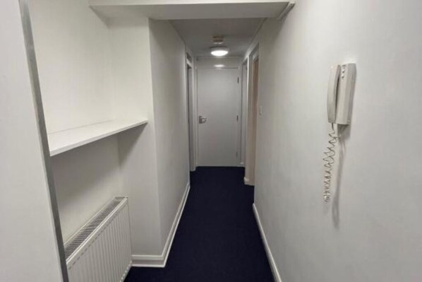 Interior - Stylish Triple Room with Shower (Leeds)