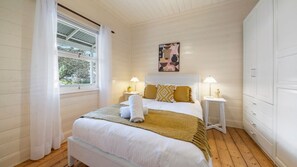 3 bedrooms, iron/ironing board, free WiFi