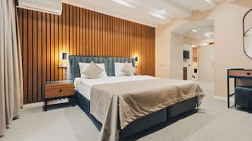 Premium bedding, in-room safe, blackout curtains, soundproofing