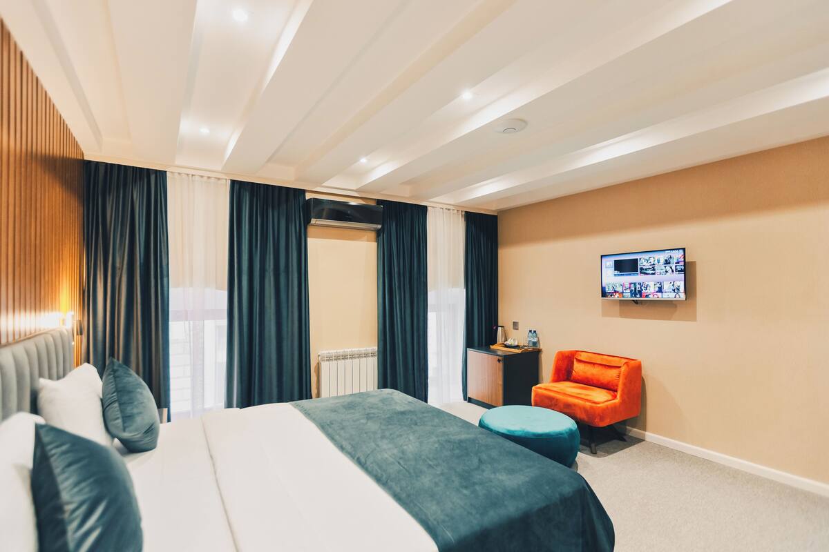 Deluxe Double Room, City View | In-room safe, blackout curtains, soundproofing, iron/ironing board
