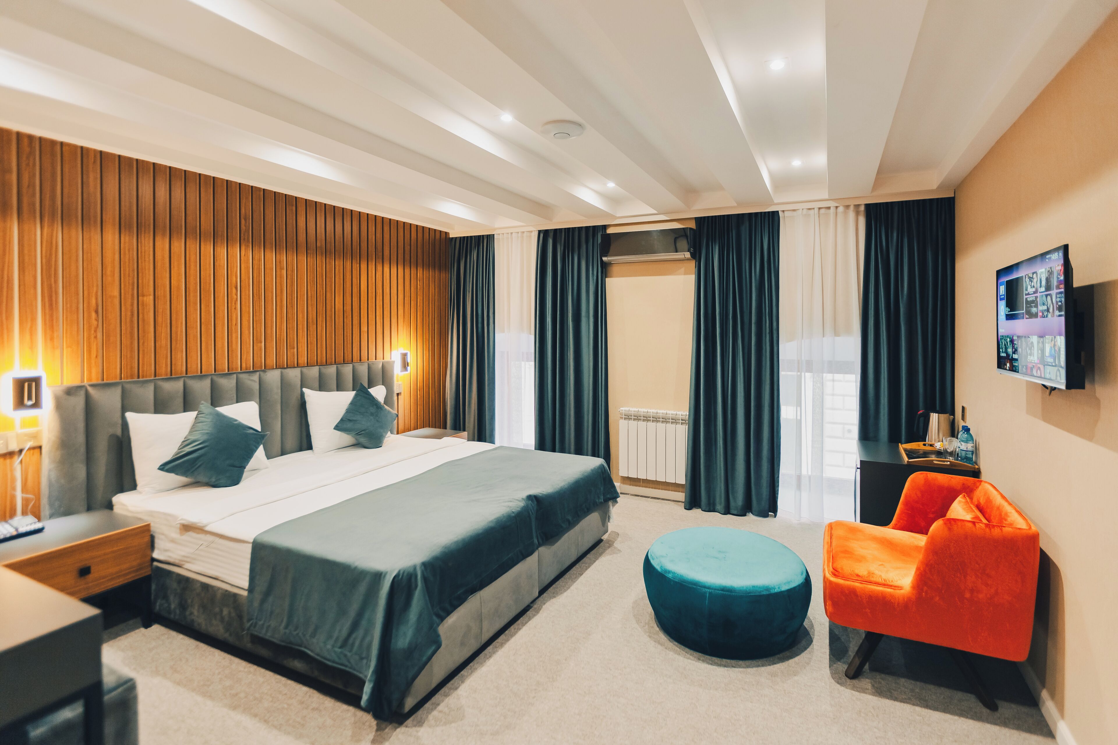 Deluxe-Doppelzimmer, Stadtblick | Hochwertige Bettwaren, Zimmersafe, Verdunkelungsvorhänge