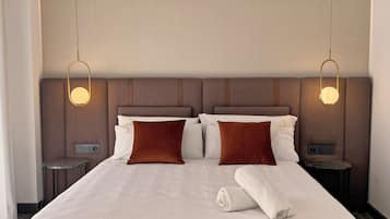 セーフティボックス (室内)、遮光カーテン、防音設備、WiFi (無料)