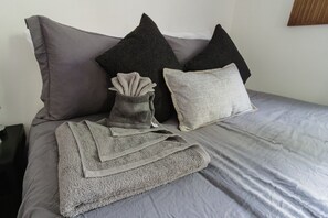 4 bedrooms, desk, iron/ironing board, free WiFi