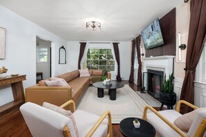 Smart TV, fireplace, video games - Exclusive Lux Home Near Town • Game Rm • Gym • 4BR (Princeton)