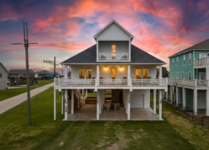 Exterior - Ocean View l Tiki Bar, Deck & Private Beach Access (Port Bolivar)