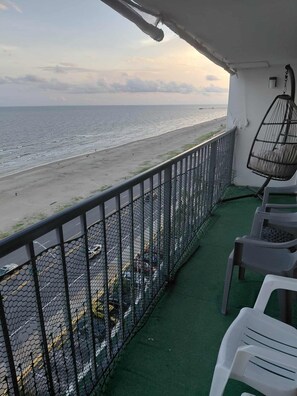Property grounds - Charming 1-bedroom 11th floor ocean front apartment with AC in Galveston (Galveston)