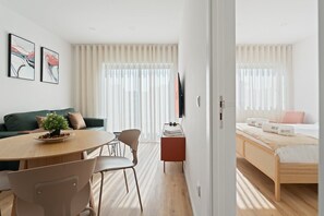 1 bedroom, iron/ironing board, internet, bed sheets