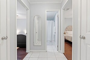 4 多间卧室、熨斗/熨衣板、WiFi、床单