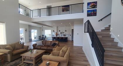 Lux 3 bdrm/3 bath sleeps 8 in George, Wa near Gorge Amphitheater & Wine Country