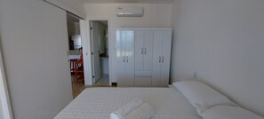 Basic Apartment | Free WiFi, bed sheets