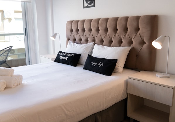 Suíte superior, vista para a cidade | Berço de viagem, Wi-Fi de cortesia, roupa de cama