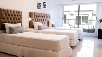 Travel crib, free WiFi, bed sheets