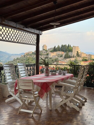 Benesié- Elegant villa with castle view