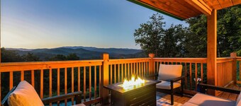 !NEW! Epic Mountain Views! Arcade-Ping-Pong-Hot Tub