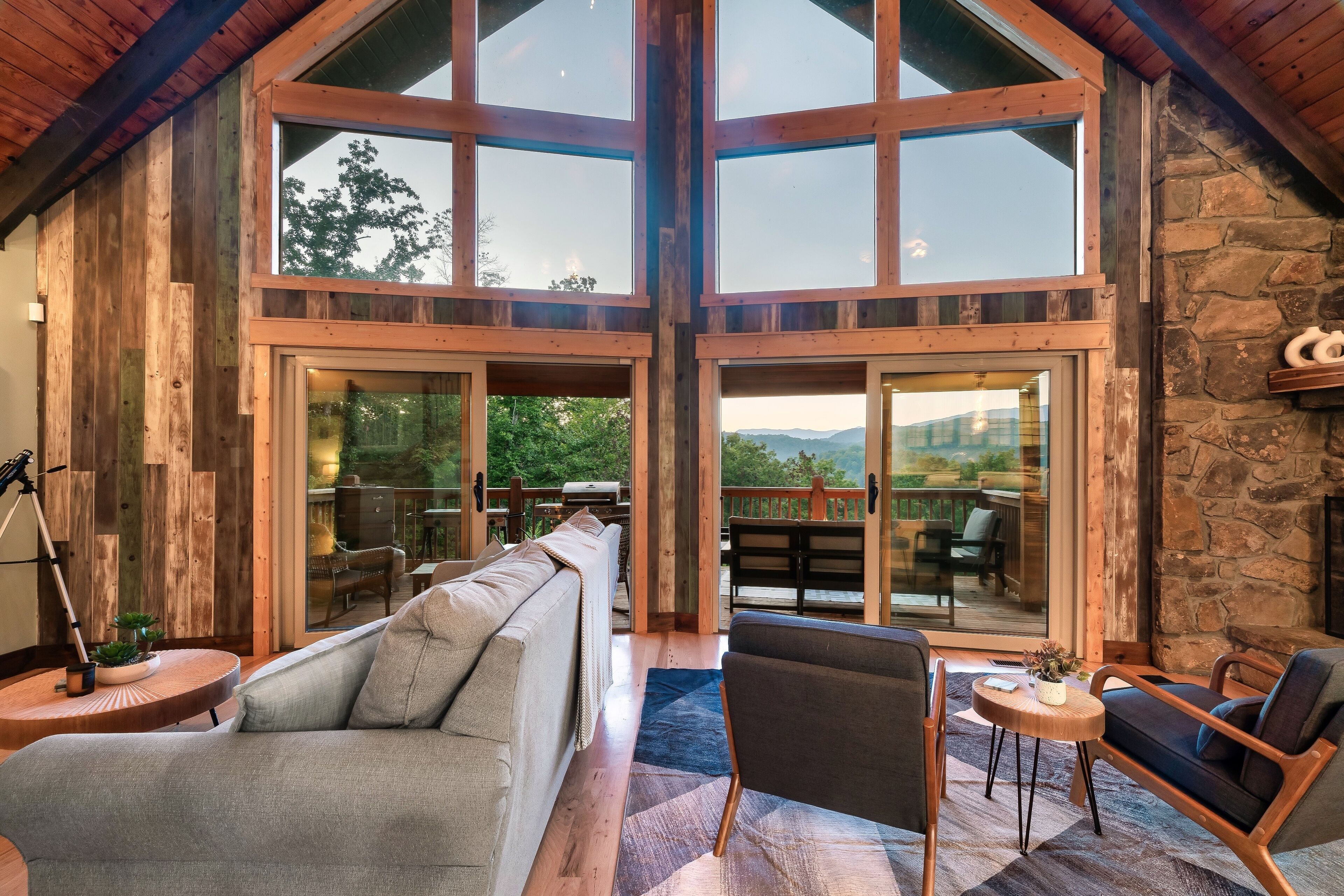 智能电视、壁炉、电子游戏、乒乓球