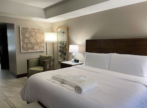 3 habitaciones, tabla de planchar con plancha, wifi y ropa de cama