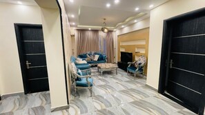 Living area - Tranquil Villa with pool 6 rooms in Second New Cairo (Second New Cairo Qism)
