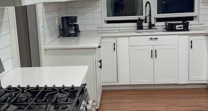 Wonderful 3-bedroom apartment non smoking in North Brunswick Township with AC