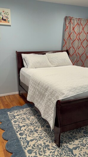 3 bedrooms, desk, iron/ironing board, free WiFi