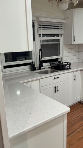 Wonderful 3-bedroom apartment non smoking in North Brunswick Township with AC