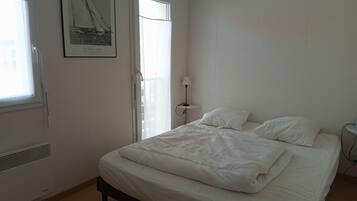 2 chambres, fer et planche Ă repasser, draps fournis