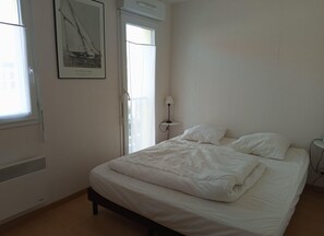 2 chambres, fer et planche à repasser, draps fournis