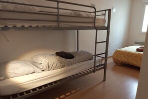 2 bedrooms, iron/ironing board, bed sheets