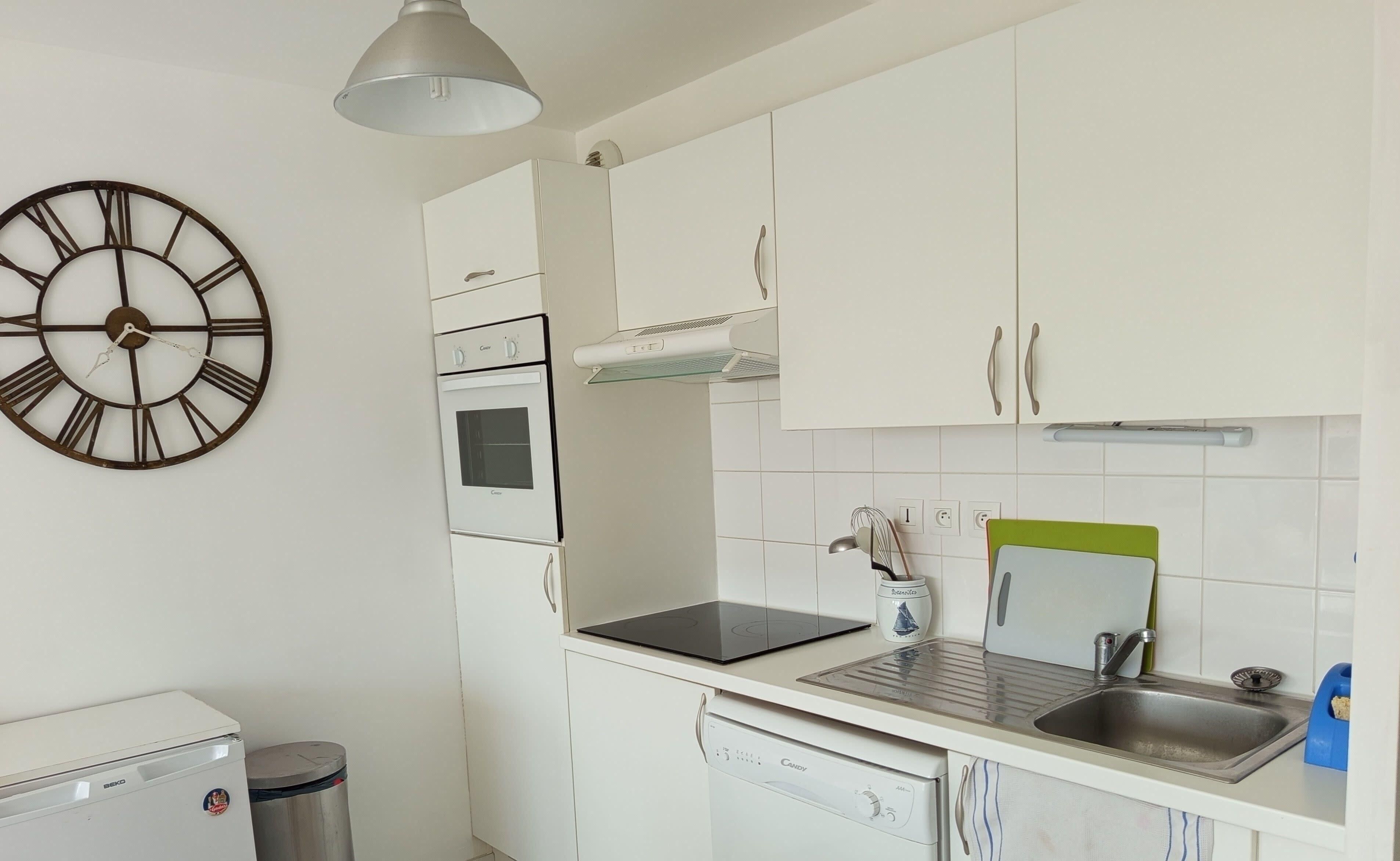 Kühlschrank, Mikrowelle, Ofen, Geschirrspüler