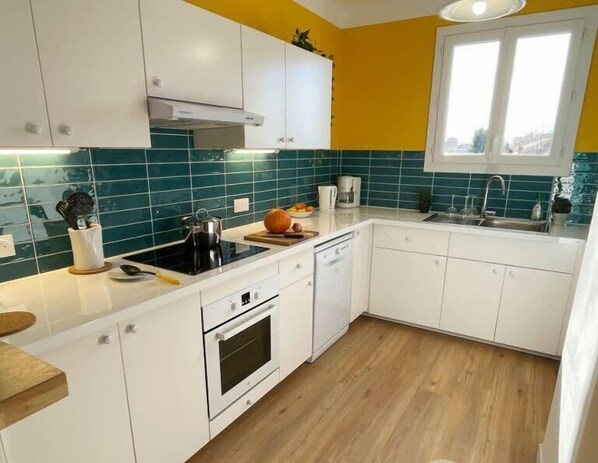 Fridge, microwave, oven, dishwasher