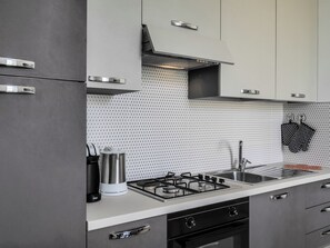 Microondas, horno, placa de cocina, lavavajillas