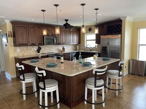 Micro-ondes, four, plaque de cuisson, lave-vaisselle