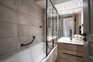 Bathroom - 50m from resort center, 6th floor, view panoramic/resort, tv, 38m², Avoriaz (Avoriaz)