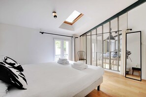 Apartment | 2 bedrooms, laptop workspace, iron/ironing board, bed sheets