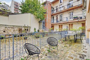 Apartment | Outdoor dining