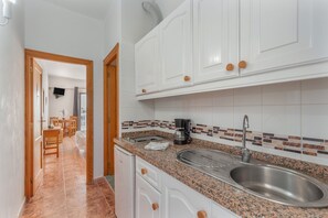 Fridge, stovetop, coffee/tea maker, electric kettle
